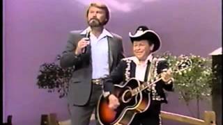 Glen Campbell &amp; Little Jimmie Dickens &quot;Out Behind The Barn&quot;