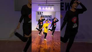 Download lagu ghoongte mein chanda #sstwarningcrew #dancecover #goongtemeichanda #trending #trend #explore mp3