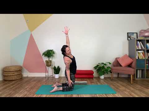 Prenatal Yoga Essentials – Energizing & Restorative Flows