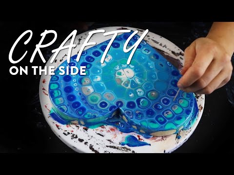 Chameleon cell swirl on wooden heart - Fluid art! (16)