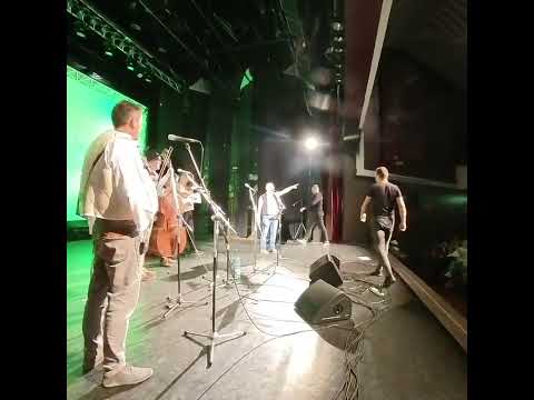 Vo Vranove nad Topľou na pódium nemilosrdne zaútočili Liptovskosliačania