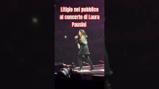 Litigio nel pubblico al concerto di Laura Pausini #shorts