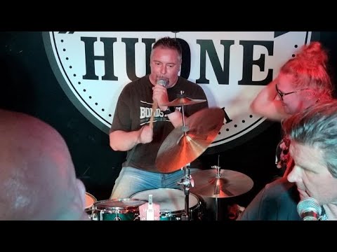 Vilperin  Perikunta - En Elä Kauaa näin  ( TURKU Vaakahuone ,LIVE 19.8 22 )