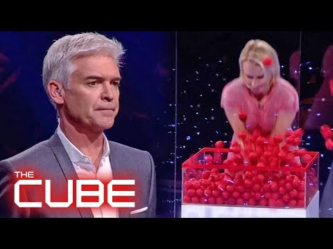 Contestant Wins £50,000 Emptying Tub Of Balls! | The Cube