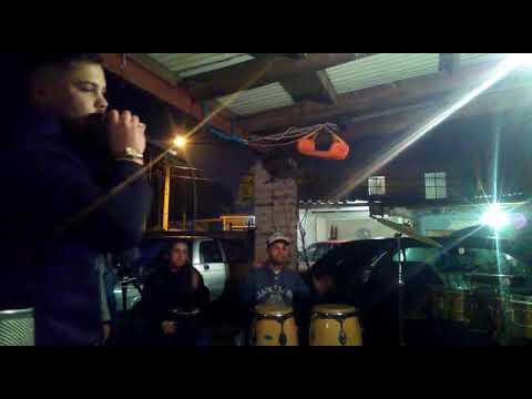 El knkare en plena 🎹🎶🎷🎵🎤😜