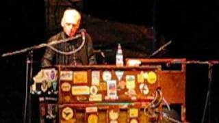 Georgie Fame plays &quot;Green Onions&quot; live