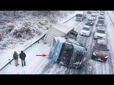 Extremely Dangerous Slippery Icy Roads! Winter Car Crashes Caught on Camera #3