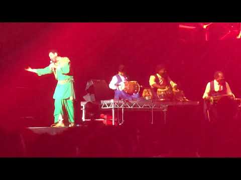 Chite Chite Danda Vich Sone Diva Gurdas Maan Live