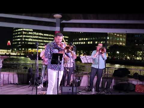 (Tema Clarity) Doug Beavers En Exchange Place 09/10/21 El Sonerito Guarachero 😎👍