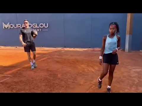 Victoria Barros, de 13 anos, é promessa da nova geração do tênis brasileiro