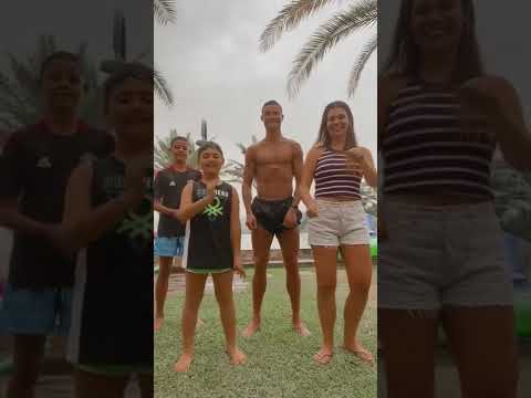 Ronaldo doing a TikTok dance with his family! 🐐🕺