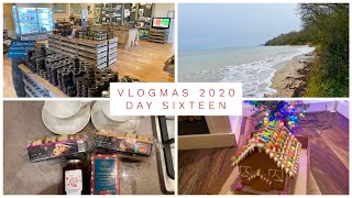 VLOGMAS 2020 - DAY 16 - GARLIC FARM & ANNUAL GINGERBREAD HOUSE