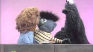 Classic Sesame Street -  Cookie Monster Shrinks
