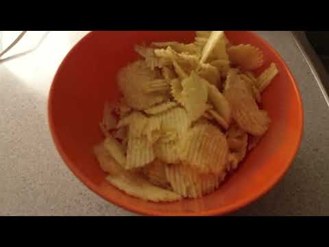 MongoTV_12825 - Del 2 - SPISER SKÅL CHIPS EN VARM OG LUMMER FUGTIG FREDAG EFTERMIDDAG