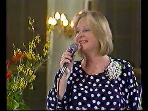 GABI NOVAK - Duga je noć (feat. Radojka Šverko)