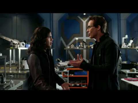 The Flash 4x04 Barry and Joe meet Breacher a.k.a Gypsys father
