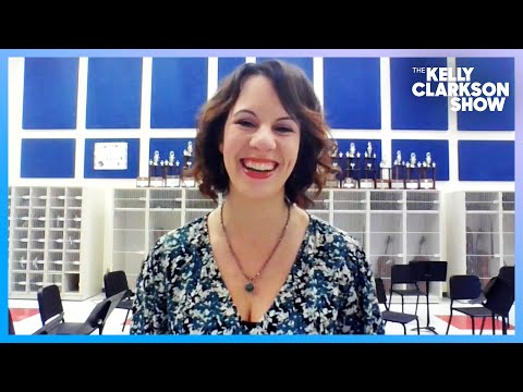 Kelly Clarkson Meets Texas Teacher Named 2022 Music Educator Of The Year