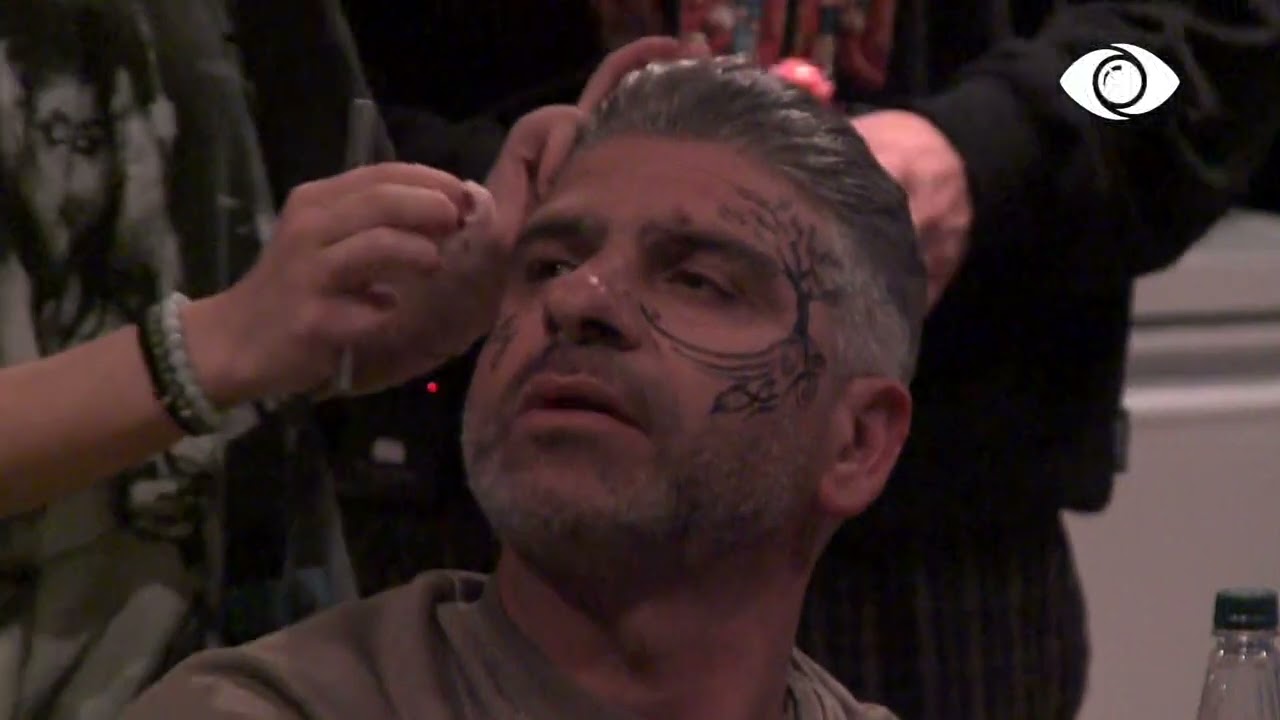 Dola si i rrezikshëm/ Deamishel pikturon në fytyrën e Qetsorit