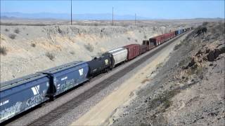 preview picture of video 'Westbound Train Entering California at Topock, AZ - BNSF Transcon'