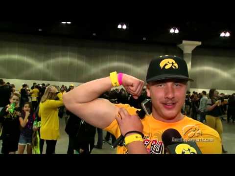 Rose Bowl Hawkeye Huddle Sights And Sounds