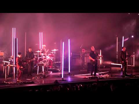 download lagu mp3 mp4 Queens Of The Stone Age Perth, download lagu Queens Of The Stone Age Perth gratis, unduh video klip Queens Of The Stone Age Perth