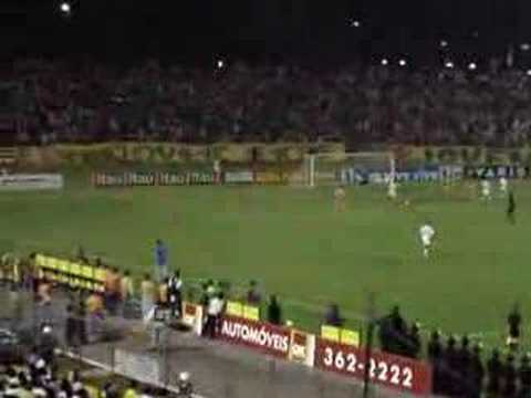 Flu 3 x 0 Brasiliense - gol de Rodrigo Tiuí