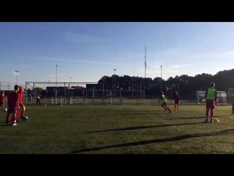Eerste Nederlandse Voetbalschool Filmkanaal - Scoorvorm - 1v1 met omschakelen
