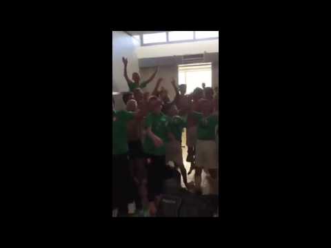 FC  Dordrecht O14 viert feest in de kleedkamer