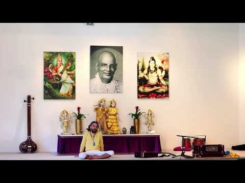 Yogastunde Thema  Meditatives Halten