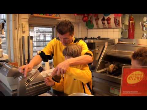 PSV Poortugaal E1 gaat frituren bij Snackcorner Nieuwveld.mp4