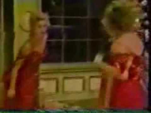 Two girls fight in evening gowns - Fountain catfight