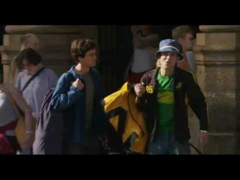 Les poupées russes — An Englishman comes to Paris