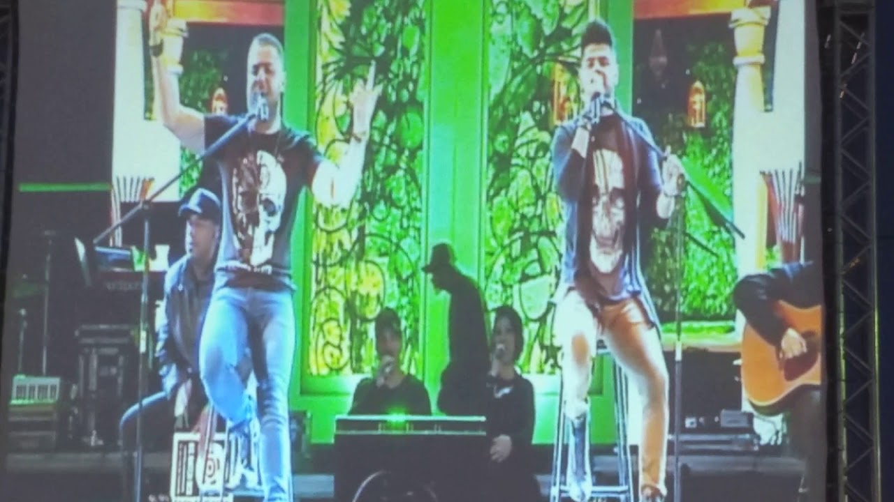 Zé Neto e Cristiano - LARGADO ÀS TRAÇAS (SETE LAGOAS MG)Completo