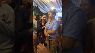 Download lagu Gadis bali cantik mau ngibing mp3