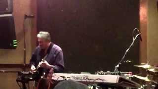 Solo de Alan Holdsworth con Jimmy Haslip & Virgil Donati