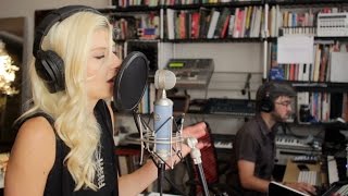 Video thumbnail for LA meets NY.  Live Vocals Thru Meris 440 Mic Pre Amp - Featuring Artist Danielle Parente by Meris