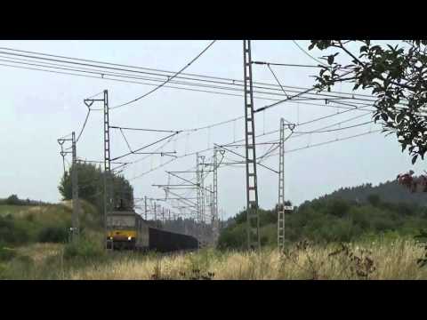 4x131 s nákladním vlakem u stanice Vydrník