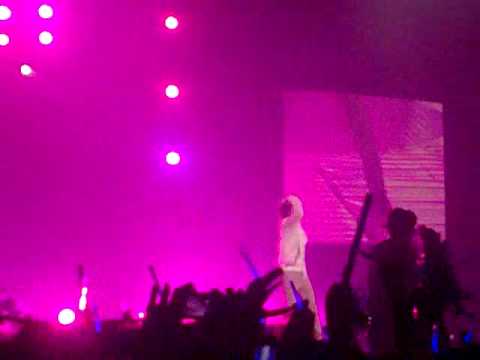 Fancam HQ 091129 Super Show 2 Thailand - SungMin cut +DongHae solo feat Eunhyuk.mp4