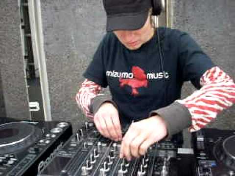 DJ Loryn Live at ZumoBeatz presented by Mizumo Music - John McLaren Park, San Francisco 2009