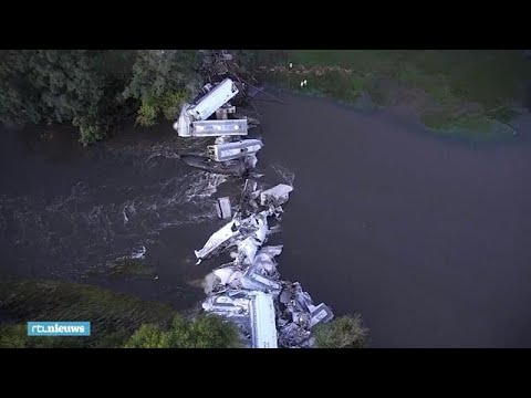 Enorme ravage na ontspoorde goederentrein in Amerika - RTL NIEUWS