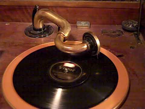 JEAN GOLDKETTE - 'GIMME' A LITTLE KISS, WILL 'YA' HUH - ROARING 20'S VICTROLA 8-30
