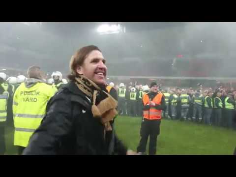 Nisse Johansson firar SM-guldet (AIK svenska mästare 2018)