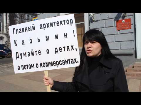 В Курске молодые мамы пикетируют здание мэрии