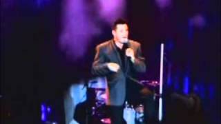 Chanel, cocaina y Don Perignon (Loquillo y Trogloditas - Barcelona Forum 2004)