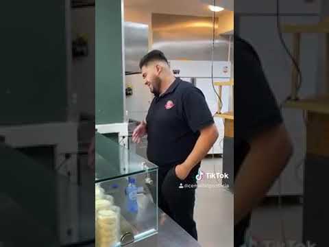 Ammar bozoglu uit Deventer zingt nummer van andré hazes