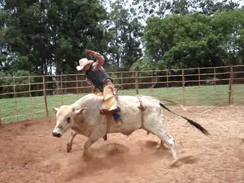 Cia de Rodeio Valdir Kucinski - Touro Catuete X Angelo Rosseto
