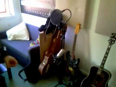 Thomas ring rundvisning i studie