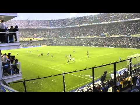 "Las Gallinas son Así Boca vs riBer 5/5/13" Barra: La 12 • Club: Boca Juniors