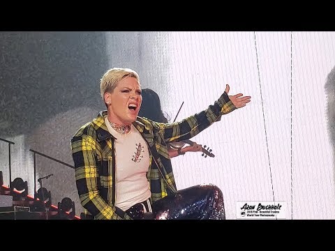 P!nk - Funhouse + Just A Girl (No Doubt Cover) Medley (Beautiful Trauma World Tour, Vancouver)