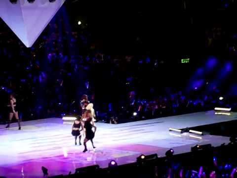 Sistar KCON15 Shake It (Fancam)